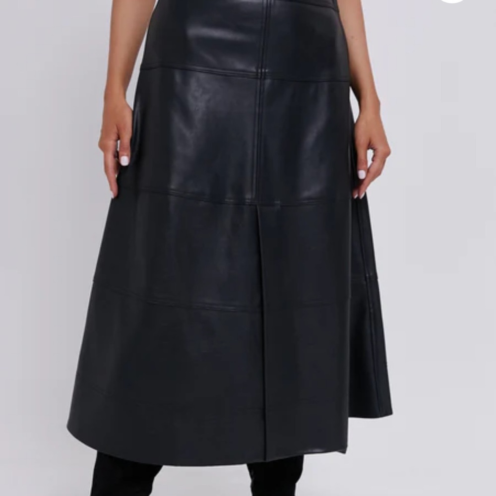 Elegant Black Leather Skirt